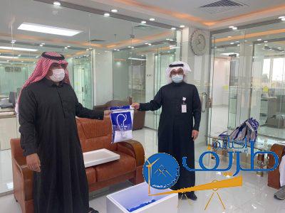 بالصور .. صحة الحدود الشمالية تعلن عن مبادرة نقل الأدوية لمرضى الرعاية المنزلية بالتعاون مع البريد السعودي