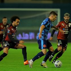 بعشرة لاعبين.. التعاون يزيح ضمك من مسابقة كأس الملك