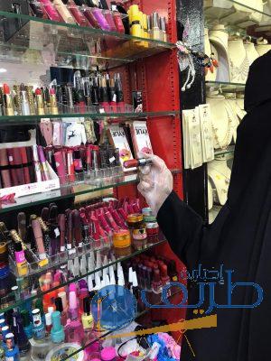 بالصور .. بلدية محافظة طريف تواصل جولاتها على المحلات التجارية