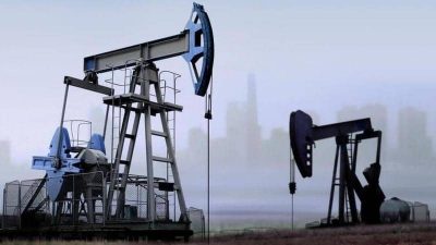 أسعار النفط تقفز إلى ذروة 13 شهرًا.. وبرنت عند 63.45 دولارًا للبرميل