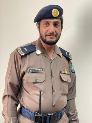 بالصور .. مدير إدارة الدفاع المدني بطريف يقلد الرئيس رقباء /أنور حمدان الطرفاوی رتبته الجديدة