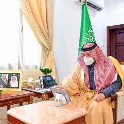 سمو الأمير فيصل بن خالد بن سلطان يستقبل رئيس المحكمة العامة بطريف