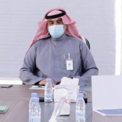 بالصور .. مدير فرع وزارة الموارد البشرية بالشمالية يزور جمعية تحفيظ القران الكريم بطريف