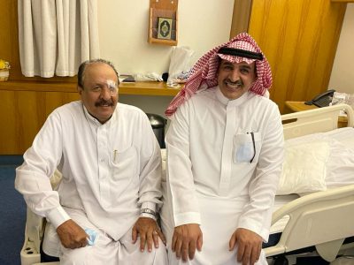 محافظ طريف يزور رجل الأعمال حامد المدوح بعد إجراء العملية