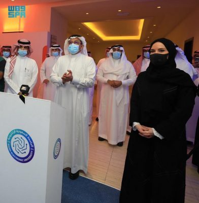 وزير التعليم يدشن الاستراتيجية والهوية الجديدة للجامعة السعودية الإلكترونية