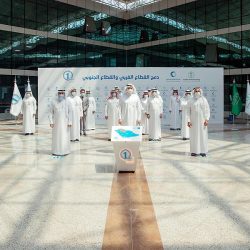 سلطان عُمان يصل إلى نيوم وسمو ولي العهد في مقدمة مستقبليه