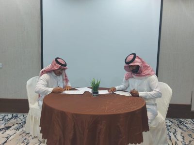 مركز التنمية بعرعر يبرم مذكرة تفاهم وشراكة مجتمعية مع معهدين