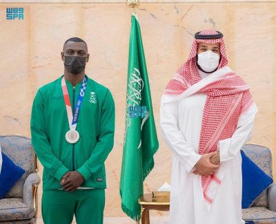 ولي العهد يلتقي اللاعب طارق حامدي