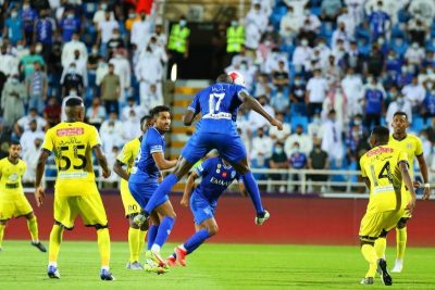 الهلال يقلب الطاولة على التعاون ويرتقي للصدارة