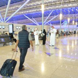وزير الرياضة يكرّم البطل الأولمبي طارق حامدي بخمسة ملايين ريال