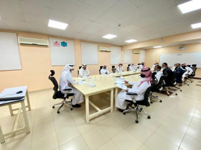 بالصور .. مكتب التعليم بطريف يقيم برنامج تدريبي عن تطوير المسارات والخطط الدراسية المطورة للمرحلة الثانوية