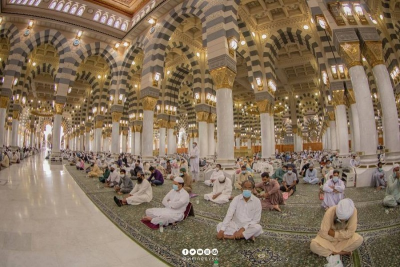 «الحج والعمرة»: أداء الصلاة في المسجد النبوي دون تصريح