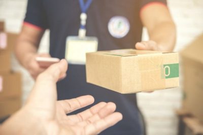 “هيئة الاتصالات” تنذر تطبيقين من تطبيقات التوصيل لمخالفتهما اشتراطات التسليم الصحي