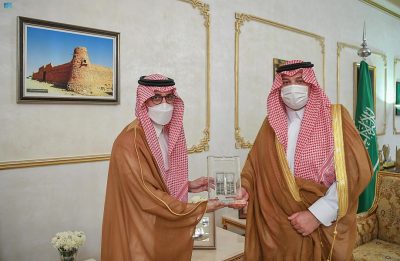 سمو أمير منطقة الحدود الشمالية يستقبل محافظ هيئة الزكاة والضريبة والجمارك