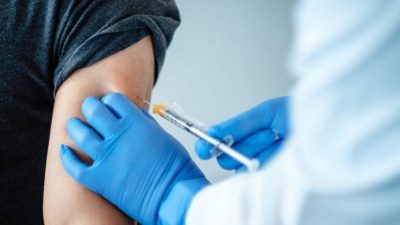 بدء اشتراط التحصين بجرعتين لدخول المنشآت الحكومية والخاصة وركوب الطائرات