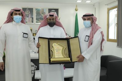 القطاع الصحي بطريف يكرم صحيفة بيان الأخبار