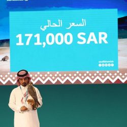 الرويلي” يلتقي قائد القيادة المركزية الأمريكية بقاعدة الملك سلمان ويبحثان التعاون المشترك