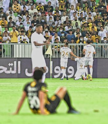 “الاتحاد” يفشل في استعادة الصدارة بعد خسارته أمام “الشباب” بهدفَيْن دون رد