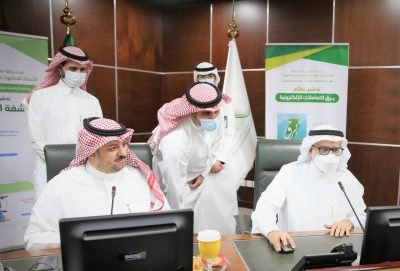 معالي رئيس جامعة الحدود الشمالية يدشن نظام التعاملات الإلكترونية بالجامعة”برق”