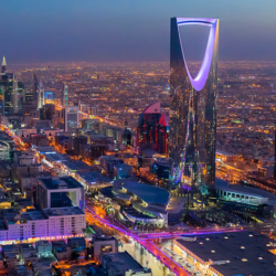 النفط يرتفع ومزيج برنت عند 82.74 دولار للبرميل