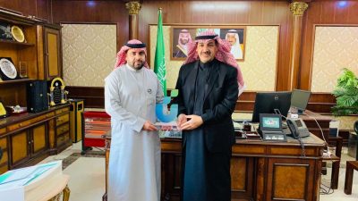 بالصور .. محافظ طريف يستقبل مدير بنك التنمية الاجتماعية بالحدود الشمالية