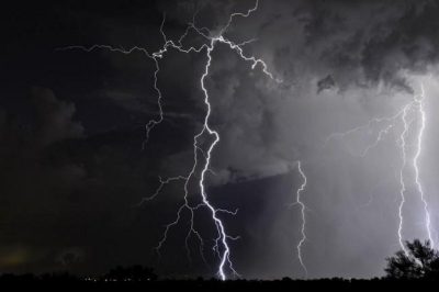 “الأرصاد”: سحب رعدية ممطرة مصحوبة برياح نشطة على معظم المناطق