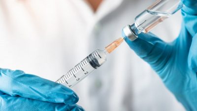 كورونا ودول الخليج.. اللقاحات تقارب 98 مليوناً.. والتعافي بالسعودية 93.4 %