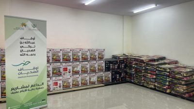 بالصور.. أيتام طريف توزع الكسوة بدعم من الضحيان