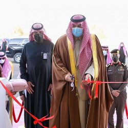 سمو الأمير فيصل بن خالد يتفقد أحياء محافظة العويقيلة