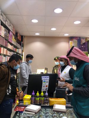 بالصور .. جولات تفتيشية للجنة التوطين على المحلات التجارية بطريف