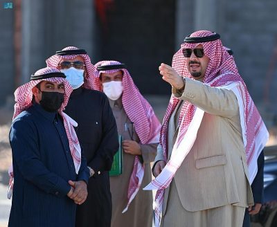 سمو الأمير فيصل بن خالد يتفقد أحياء محافظة العويقيلة