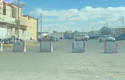 بلدية طريف واللجنة المشتركة تبدأ بإغلاق مداخل الصناعية القديمة 