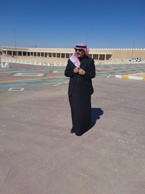بالصور .. محافظ طريف يقوم بجولة تفقدية لموقع مهرجان الصقور