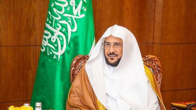 “آل الشيخ” يوجه الخطباء والأئمة بالتوعية من أضرار التسول