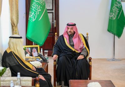 سمو أمير منطقة الحدود الشمالية يستقبل مدير عام فرع هيئة الرقابة ومكافحة الفساد المعين حديثاً
