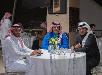 بالصور .. الضيوف والمشاركين في الملتقى الأول للجمعيات الإعلامية يزورون برج مياه مدينة عرعر 