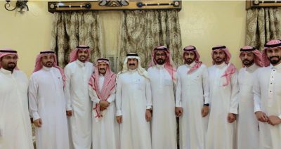 الأستاذ طالب الفهيقي يحتفل بأبناءه