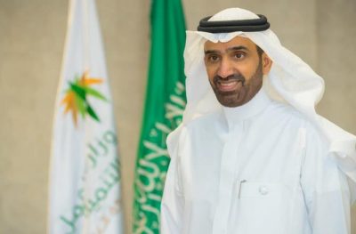 وزير “الموارد البشرية” يصدر قرارًا بتوطين قطاع ومهن الاستشارات