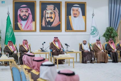 سموُّ أميرِ الحدود الشمالية يستقبلُ المواطنين في جلسته المسائية