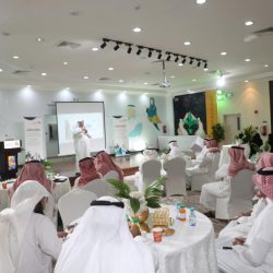 محافظ طريف يدشن حملة التطعيم للقاح الأنفلونزا الموسمية