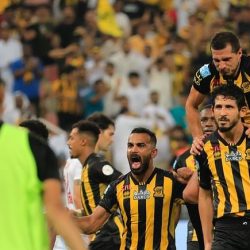 الأهلي يتغلب على الرياض ويقتحم مربع الكبار