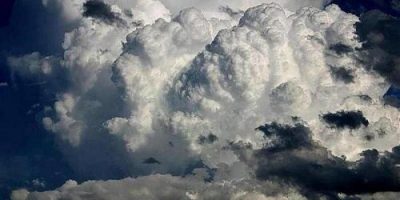 “الأرصاد” يُنبِّه 3 مناطق: أمطار رعدية مع تدنٍّ في الرؤية الأفقية