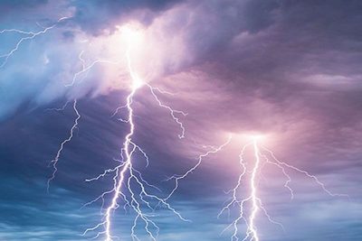 “الأرصاد”: هطول أمطار رعدية من متوسطة إلى غزيرة على مكة والمدينة وتبوك والشمالية وحائل والقصيم