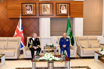 “الرويلي” يستقبل رئيس أركان الدفاع البريطاني