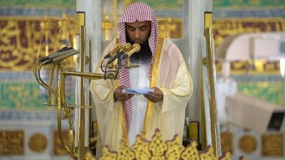 إمام المسجد النبوي يحذّر من الحسد بوصفه “داعية النكد وعلامة الشؤم”