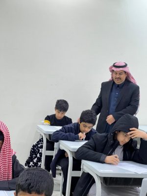 مدير مكتب التعليم بطريف يتفقد بداية اختبارات نهاية الفصل الدراسي
