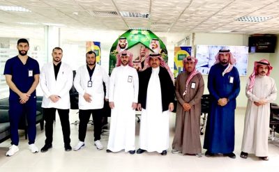 بالصور .. مدير مكتب تعليم طريف يكرم فريق بنك الدم من مستشفى طريف