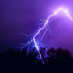 تعميم عاجل من “الموارد البشرية” للقطاع الخاص: لا تُعرِّضوا العاملين لأي مخاطر في الحالات المطرية