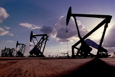 تعاملات بداية الأسبوع.. برنت يرتفع عند 79.59 دولار للبرميل