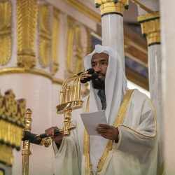 خطيب الحرم المكي: نحن في زمن الازدواجية وأعظم مثال لها في حياتِنا ما يتعلق بدينِنا